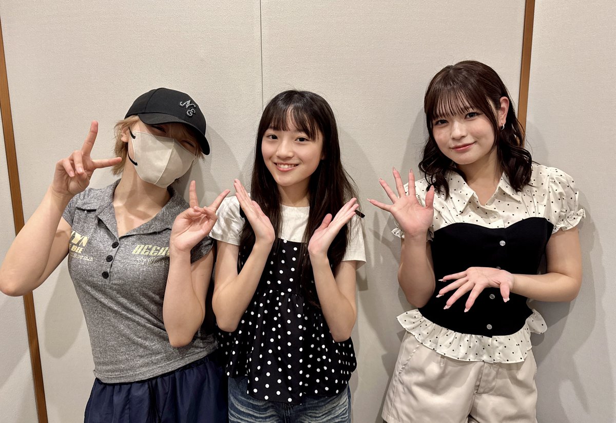 beyodoyo795's tweet photo. ／
今夜の #ビヨドヨ795 ✨
＼

🟣#BEYOOOOONDS
#清野桃々姫 & #杉山結菜

🟢#ocha_norma
#筒井澪心

▶︎🎀 新メンバー深堀り！ 
【徹底解剖！杉山結菜】🔍✨

一問一答で素顔に迫る！！！

＊どうなる⁉️土曜日ネーム 
＊誰にも負けない特技は「変顔」!?🤣 
＊アイドルになって驚いたことは？ 
＊お気に入りのビヨ曲🎶 
＊チャームポイントは「◯◯が長い」👀

さらに、ももひ＆ころちゃんの
”ハロプロトリセツ”の発表も📖

https://t.co/nPQcPYFb2E

お楽しみに🍑