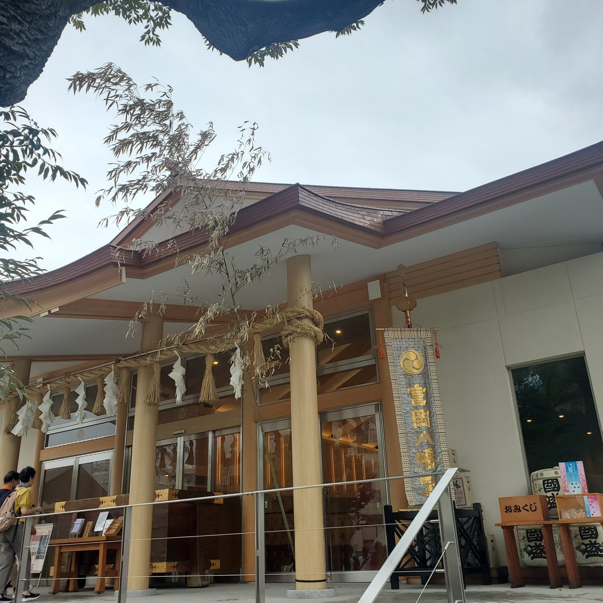 A68218660's tweet photo. #深川八幡祭
#水かけ祭り
#門前仲町
本殿が修復中の #富岡八幡宮
仮殿も素敵だ https://t.co/309lJfdHbB