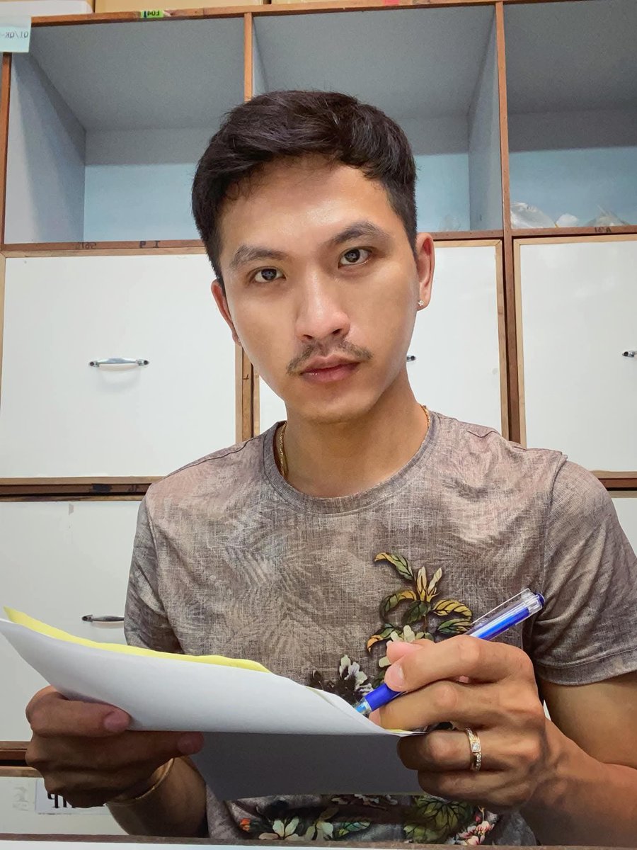 Nun888999's tweet photo. ខ្មែរ ចុយបានតាំងប្រុសចុយបានទាំងស្រី 
លូវរៀបការហើយមានកូនមួយ https://t.co/JhC3jiETxw
