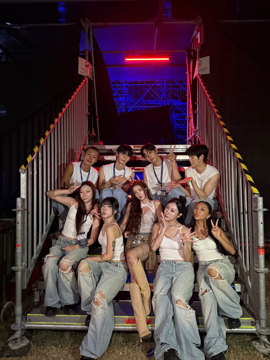 kwoneunbi_offcl's tweet photo. [#권은비]

🎆 İstanbul Festivali 🎆

함께 물들인 이스탄불의 여름 ✨
여러분 덕분에 특별한 하루였어요 🤍
같이 즐겨 주셔서 감사합니다 ٩(๑˃̵ᴗ˂̵)و

#KWONEUNBI #İstanbulFestivali https://t.co/qAZSIFQPqm