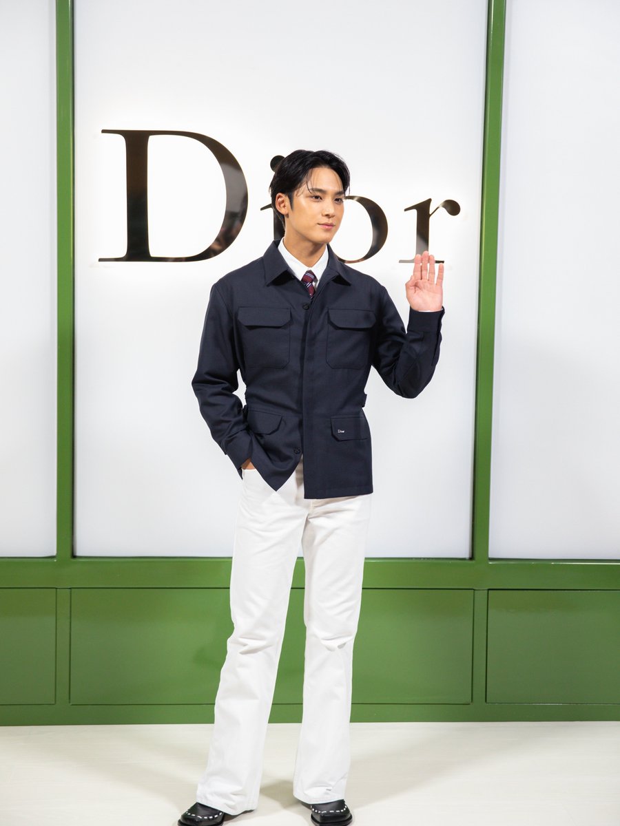 gyumedia's tweet photo. MINGYU AT THE DIOR PLAZA SENAYAN POP-UP #민규 

MINGYU IN JAKARTA FOR DIOR
#WelcomeToJKT_MINGYU #MINGYUxDior
#MingyuinJKTforDIOR https://t.co/4gIQ0vCvcg