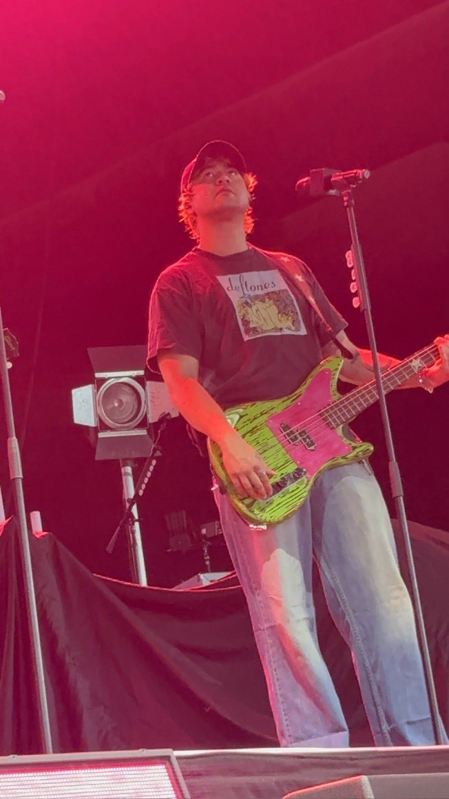 sourcecth's tweet photo. Calum during Raleigh soundcheck! 

via @cuntzar 

#EASRaleigh #RaleighIsAStar #EASTour #EveryonesAStarTour https://t.co/A1mvsHO9oF