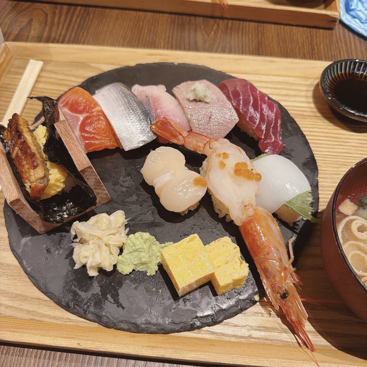 orympia's tweet photo. 豊洲でお寿司🍣とマンゴーかき氷
横浜に帰ってきてピザ🍕とビッグサイズアイスティー
#まるり鮨
#レストランオークラ https://t.co/NZEZ26xrVN