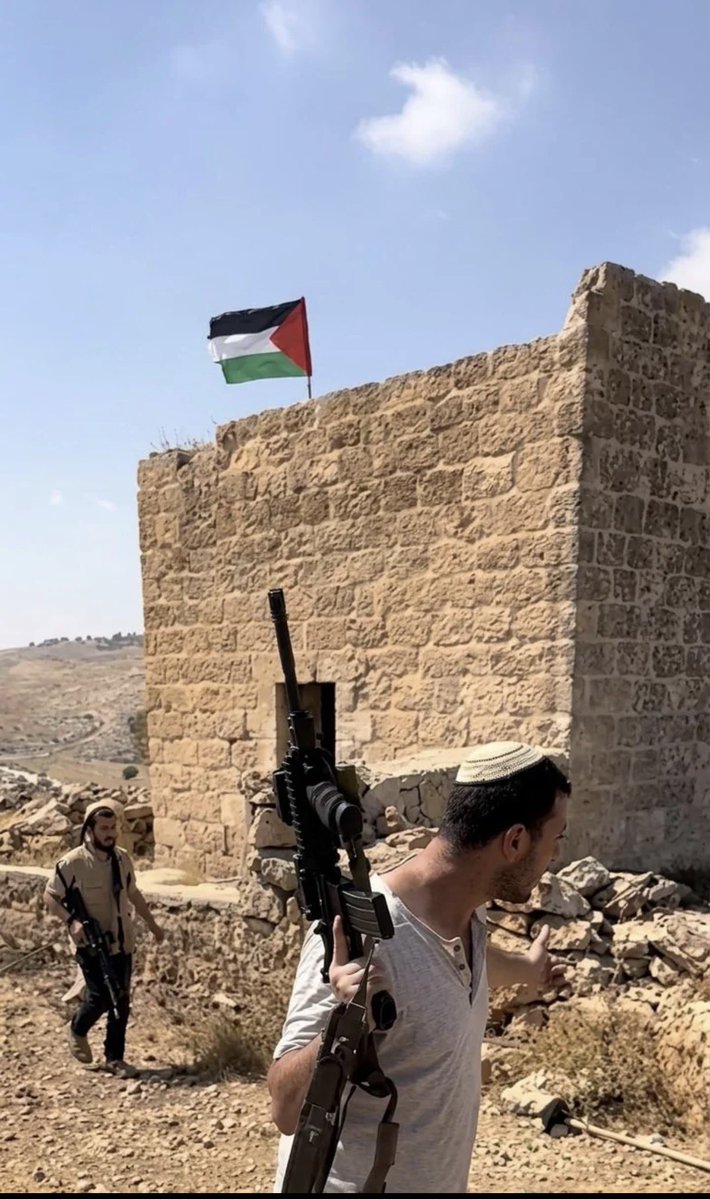 abierkhatib's tweet photo. God forbid a Palestinian dares to pick up a rock to defend themselves. https://t.co/BifqDs6R5B
