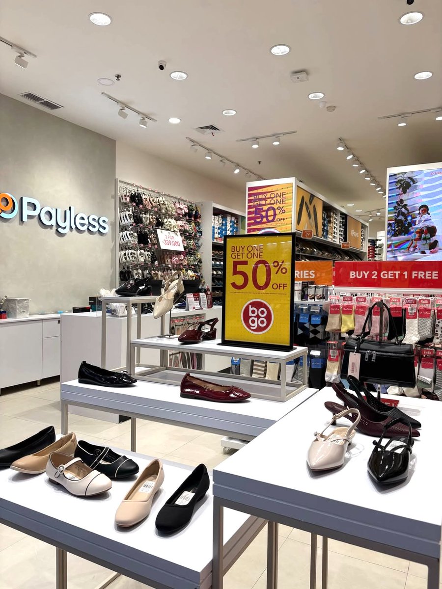 cuarterz's tweet photo. Payless sekarang juga ada BUY 1 GET 1 sama diskon 50% https://t.co/IXnFNPZW8U