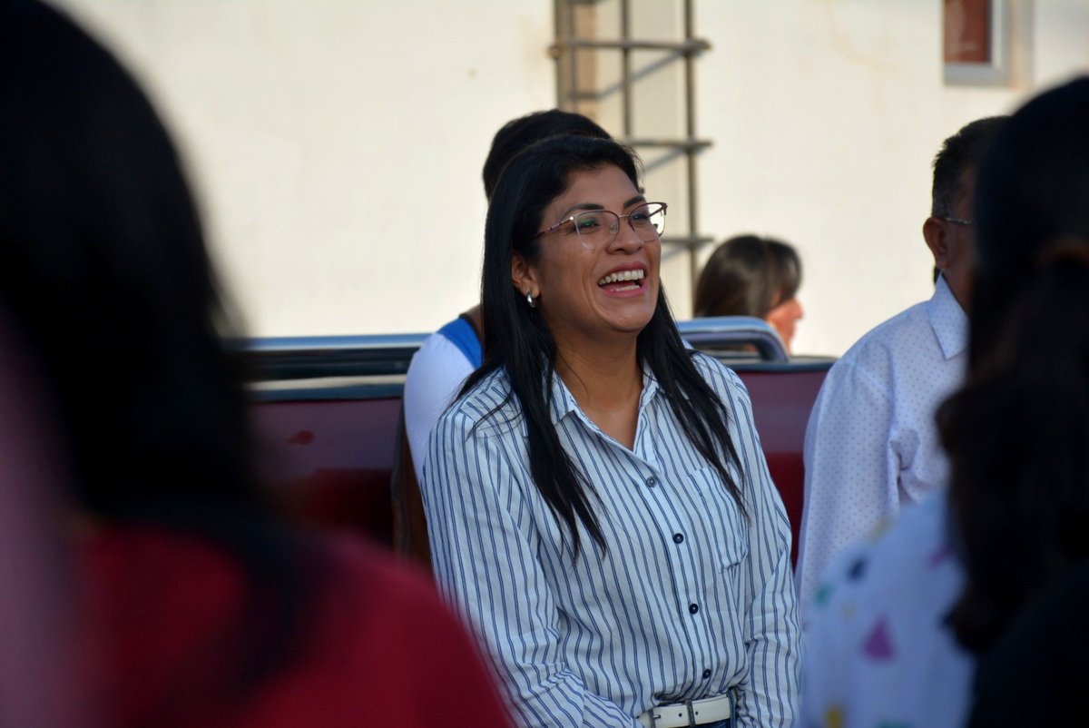VeroRdzSLP's tweet photo. Escuchar a las y los potosinos en cada colonia es solo el primer paso; lo verdaderamente importante es asumir compromisos firmes y cumplirlos para hacer realidad los cambios que tanto necesitamos. 🙌🏻

Me da muchísimo gusto hacer comunidad con ustedes. De eso se trata esto: de un verdadero trabajo en equipo donde, de la mano la ciudadanía, impulsemos las acciones y el cambio que San Luis merece 💙

#SLP #VeroRodriguez #Senadora