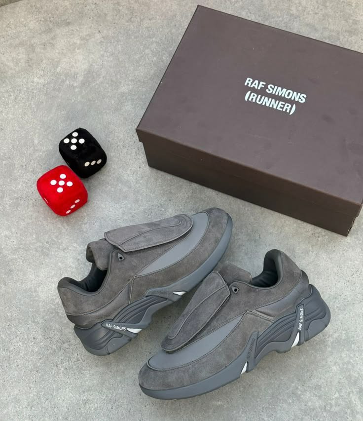 taergp's tweet photo. raf simons https://t.co/fqlzXTUney