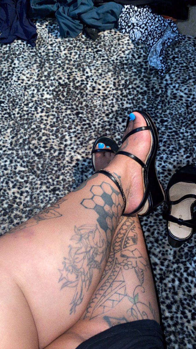 MCDUFFIEMANE's tweet photo. 🫠big mama 
#feetfetısh #feetworshi̇p #fatfetish #bbwfetish #soles #nsfw #couplescontent #bbw https://t.co/PqqAMruW4G