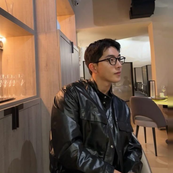 goldenjk7_'s tweet photo. Nam Joohyuk banget ini mah 180cm+ tall, glasses, smells good 😌 https://t.co/x0CweNbJFo