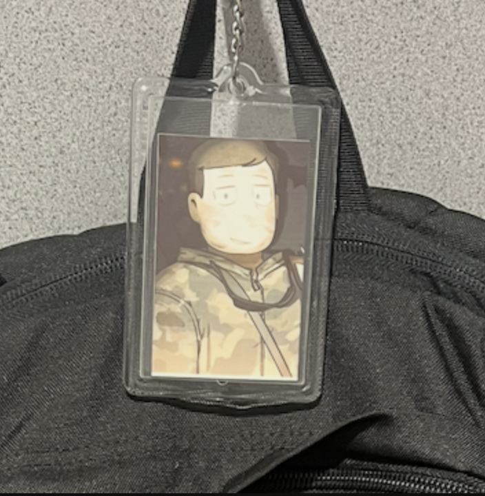 DavidwasFound's tweet photo. Brought a mini photo card of lee with me for goodluck #ClinicalTrialGame https://t.co/qGBXrmUIBF
