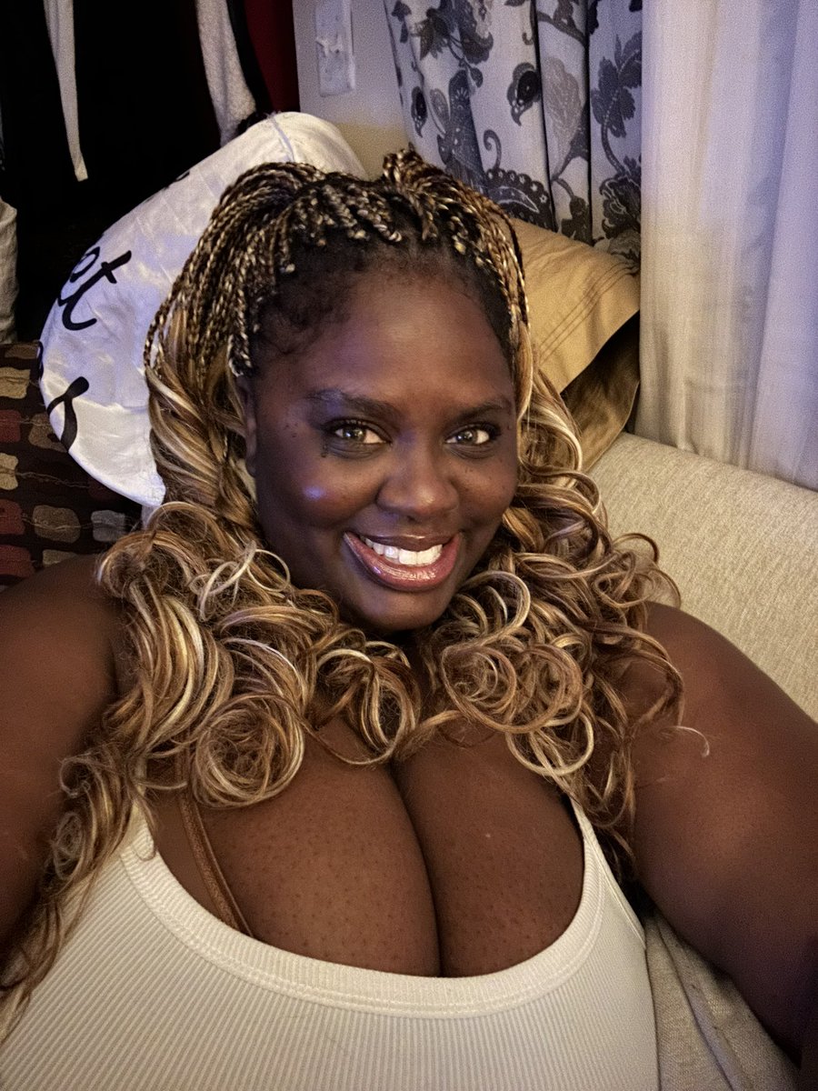 chantellyyy's tweet photo. Very much giving 👱🏾‍♀️👱🏾‍♀️👱🏾‍♀️👱🏾‍♀️ https://t.co/Nsk7PPjcrX