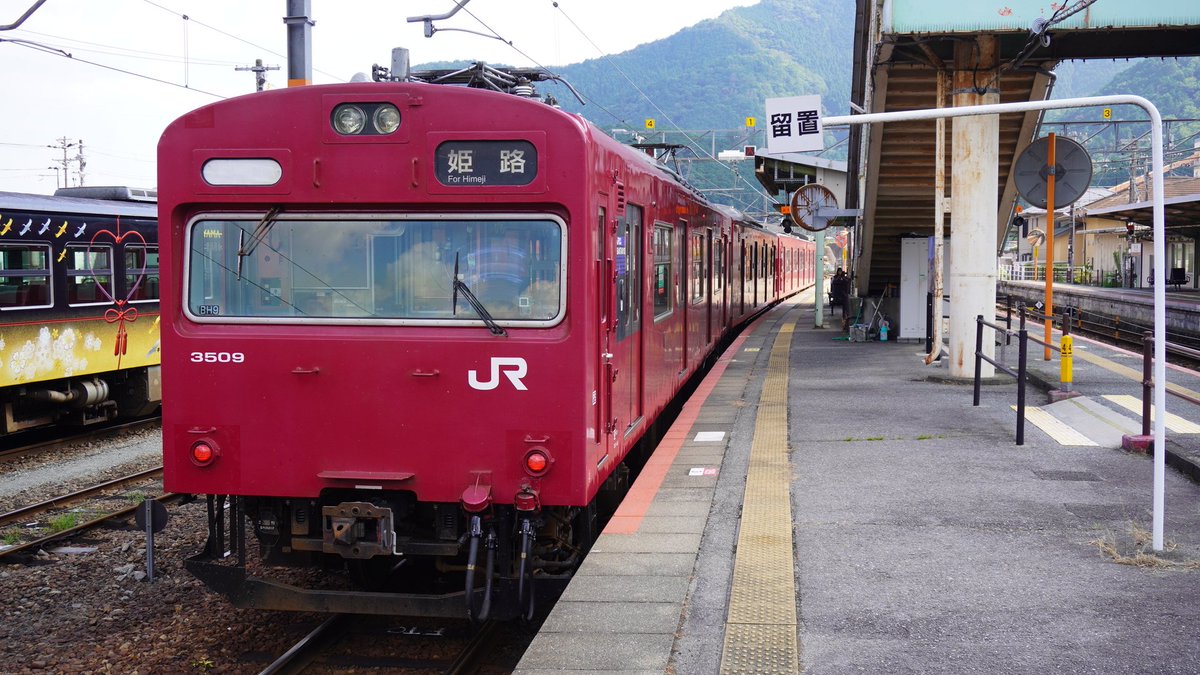 Dome_Zero1978's tweet photo. 播但線と加古川線乗車！

念願の正統派顔の103系をようやく見ることができた(*ˊᵕˋ*)(環状線で見たことあったような気がするけど)

たまたま乗ったのがワンマンじゃない寺前行きで自動放送は録音できなかったけど満足 https://t.co/EwLXx3UJ6c