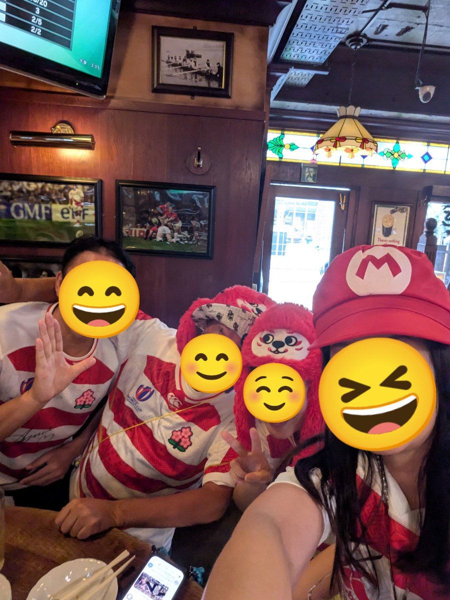 Readme00000's tweet photo. HUB外苑前でかぶりもの系の皆さんと✌ https://t.co/k8lDS3Ts3i