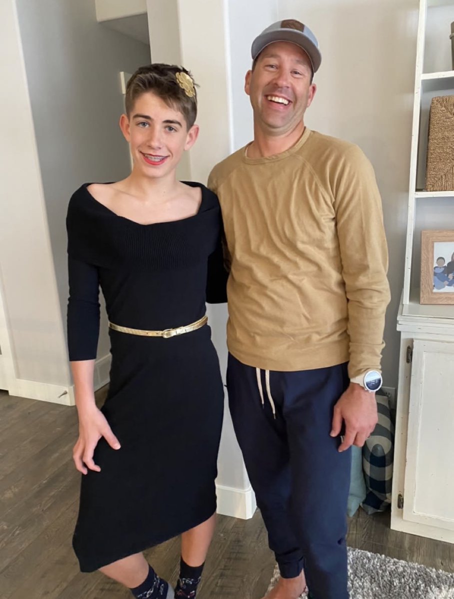 itz_sura01's tweet photo. When your dad is fully locked in as your biggest hype man.
No judgment. Just pure support and that proud smile. https://t.co/KJTakQ1zKe