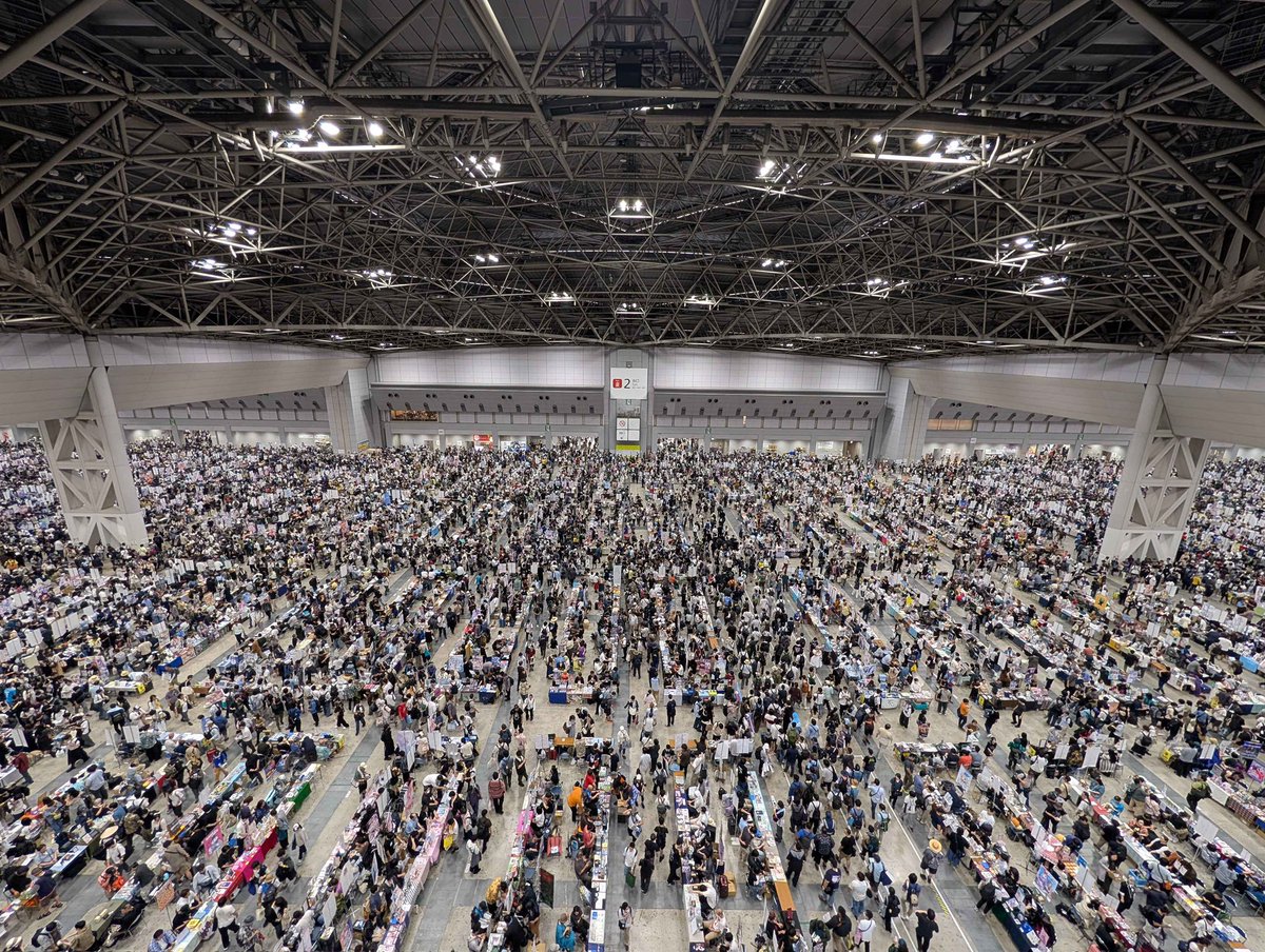 comiketofficial's tweet photo. コミックマーケット108の1日目が終了し、2日目の準備が始まっています。
本日の来場者数は13万人でした。 https://t.co/n7X9nN3ThO
