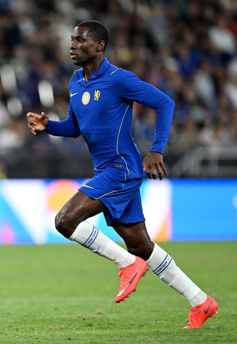 FOOTRAL's tweet photo. 🚨💣EXCLUSIVE:Arsenal are pushing to reach an agreement for Nicolas Jackson, with #CFC open to a sale if their valuation is met. While figures being reported vary, no official bid has been confirmed. Talks are ongoing, and personal terms are not expected to be a major issue. https://t.co/uPYLE9YJVp