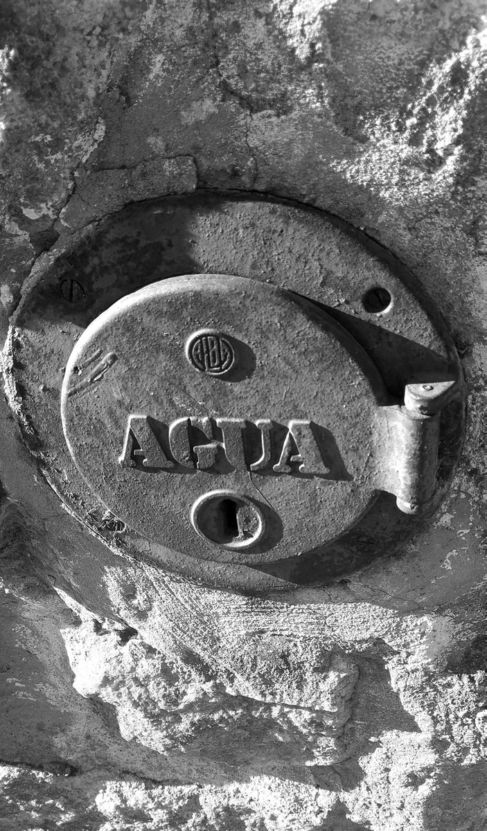 El_ettra's tweet photo. Agua ◼️◽◾▫️

#streetphoto #monochrome https://t.co/pTFm44e5mU
