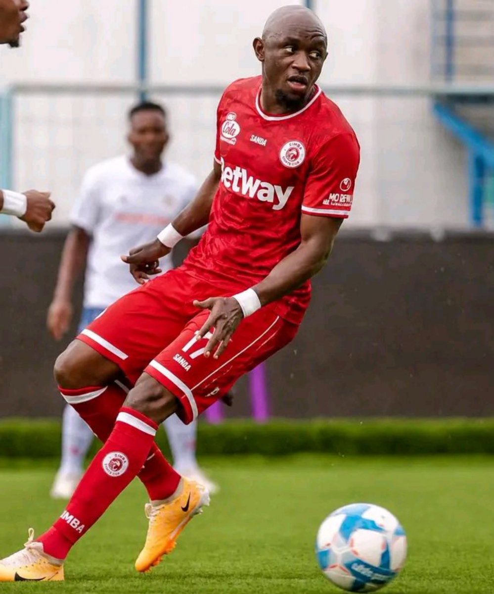 cleansheet_1's tweet photo. Kutoka kua na Squadi yenye mateka kama
-kagere
-John boko
-Mugalu

Hadi kua na
-Doumbia na
-Ismail mgunda

Hili ni anguko
Na hata kufika tena robo Fainali CAF itakua ni uongo https://t.co/BUz32PTL5P