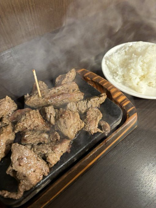 Nicotama222's tweet photo. 限界まで筋トレをして牛肉を食べる。
これ以上に幸せなことがあるなら教えてほしいです。 https://t.co/bwhanivAJh