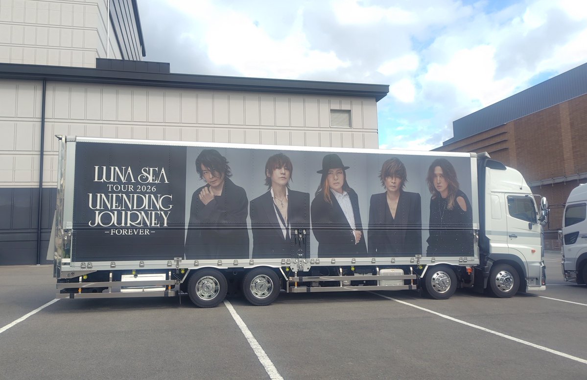 An1yry's tweet photo. 帰省中の地元で。
なかなか超有名人が来ることないからつい…
普段からこんなに見やすい所にいてくれるの…？ https://t.co/yoFXL5MA4s