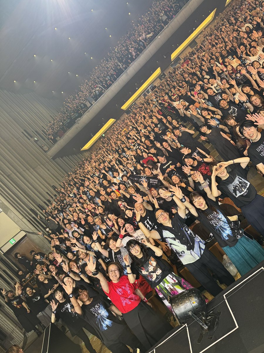 SUGIZOofficial's tweet photo. From Nigata with Love 0808.

１週間経っちゃいましたがUNENDING JOURNEYツアー 新潟公演、
みんな本当に最幸最狂でした。LS新潟公演史上過去最高だったかも！
本当にありがとう！

1991年から35年間、ずっと新潟はまごうことなき第２の故郷。
2020年、コロナ禍で何度も発令された緊急事態宣言により、新潟のみ振替公演が実現できなかったCROSSツアーの雪辱を少しは果たせたかなと思っている。
また必ず還ってきます。

そして今日はじつに28年ぶりの山形公演。
更に上を目指して全力で臨みます。

熊本地震の被災地の一刻も早い復旧復興を心から祈りながら、
全霊でステージに立ちます。

みんな、山形の地から被災地へ思いを、祈りを重ねよう。

#LUNASEA
#UNENDINGJOURNEY_FOREVER　
#SUGIZO