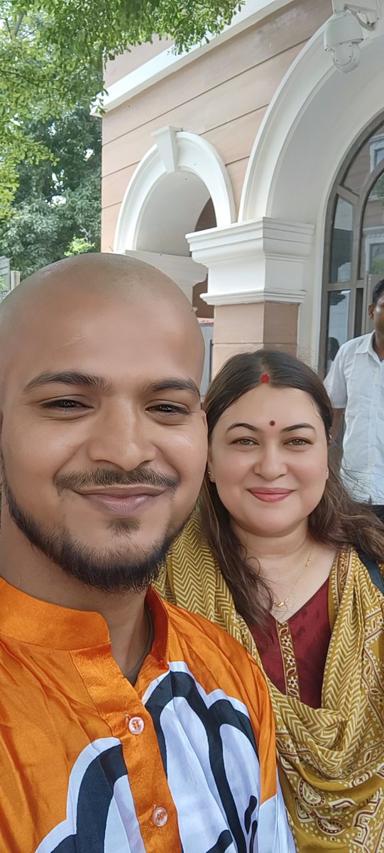 UmairVvip's tweet photo. Doctor Ragini Nayak Akhil Bhartiya Congress pravakta All India aaj Hui Hai mulakat 7 sal ke bad Badi bahan se mulakat Hui yaari https://t.co/CS4LR1NHCt
