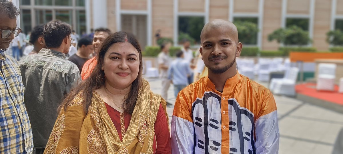 UmairVvip's tweet photo. Doctor Ragini Nayak Akhil Bhartiya Congress pravakta All India aaj Hui Hai mulakat 7 sal ke bad Badi bahan se mulakat Hui yaari https://t.co/CS4LR1NHCt