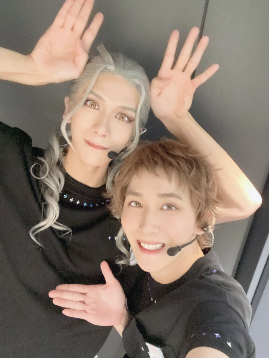 nagato1215's tweet photo. 『あんさんぶるスターズ！THE STAGE』
-10th Anniversary LIVE-

いよいよ！神戸公演初日✨✨
8年振りに思い出の地に帰って来ました😭

ラスト2日間‼️
盛り上がって行くぜ💨

ぴょんぴょんぴょん🐰

#あんスタ
#あんステ https://t.co/Ux767C44tz