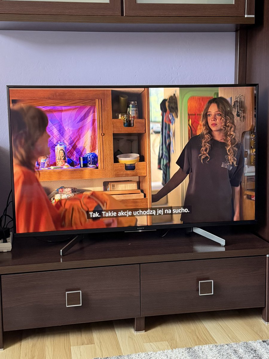 palynathisway's tweet photo. aubrey plaza spotted in sterling point https://t.co/HEUDSE4z0l
