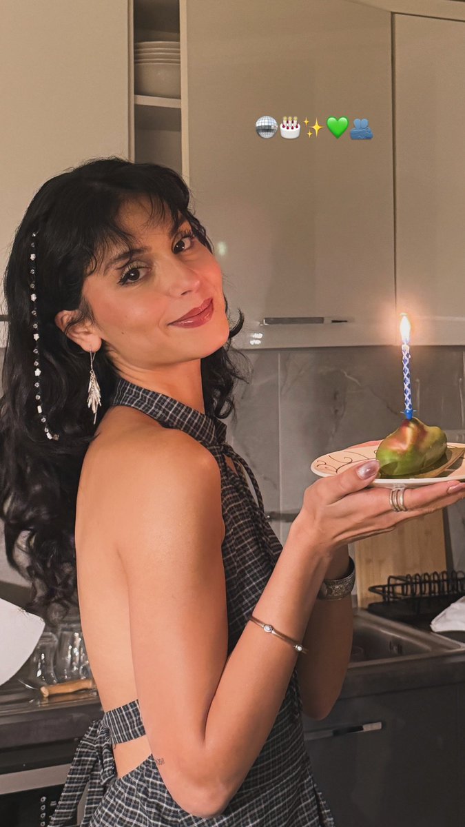 dizilancer's tweet photo. Güzel oyuncu Rojbin Erden’den doğum günü paylaşımı 🎂🎉🎁

NiceYıllaraRojbinErden

#RojbinErden https://t.co/7AFJmepSXN