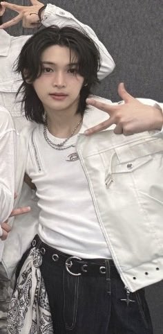 nya1key's tweet photo. 今旅行先でデビュー曲見れてないし聞けてないけどとりあえずこのけいとくんかっこよすぎてむり🎶
とげとげしい髪かわいい🎶🧡 https://t.co/4wpVjvPOR0