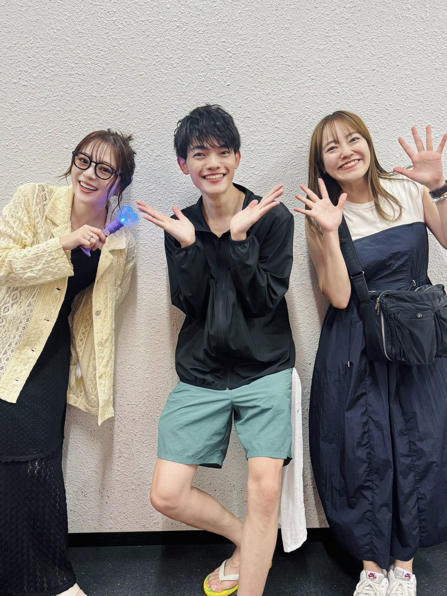 takeuchiyume's tweet photo. 「おかあさんといっしょ スペシャルステージ2026」
杏月さんと観てきました🙌🏻
初めて客席からみました…😳

感想がありすぎて書き切れないのですが、、
とにかく、私はEテレのお仕事が大好きなことと、この場に携わらせていただいてる有り難さを改めて実感できました。

無事に、最後の公演までみんなが走り切れますように🙏
子供達と親御さんの素敵な思い出になりますように🙏

シュッシュポッポまさともくん、
色々、本当にありがとう！！！

#おかあさんといっしょ #スペシャルステージ2026 #おとうさんといっしょ #nhk #eテレ