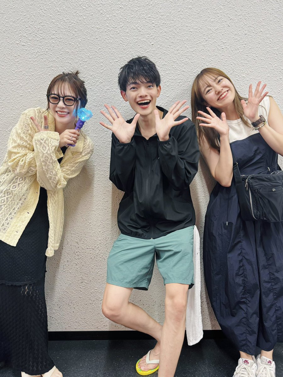 takeuchiyume's tweet photo. 「おかあさんといっしょ スペシャルステージ2026」
杏月さんと観てきました🙌🏻
初めて客席からみました…😳

感想がありすぎて書き切れないのですが、、
とにかく、私はEテレのお仕事が大好きなことと、この場に携わらせていただいてる有り難さを改めて実感できました。

無事に、最後の公演までみんなが走り切れますように🙏
子供達と親御さんの素敵な思い出になりますように🙏

シュッシュポッポまさともくん、
色々、本当にありがとう！！！

#おかあさんといっしょ #スペシャルステージ2026 #おとうさんといっしょ #nhk #eテレ
