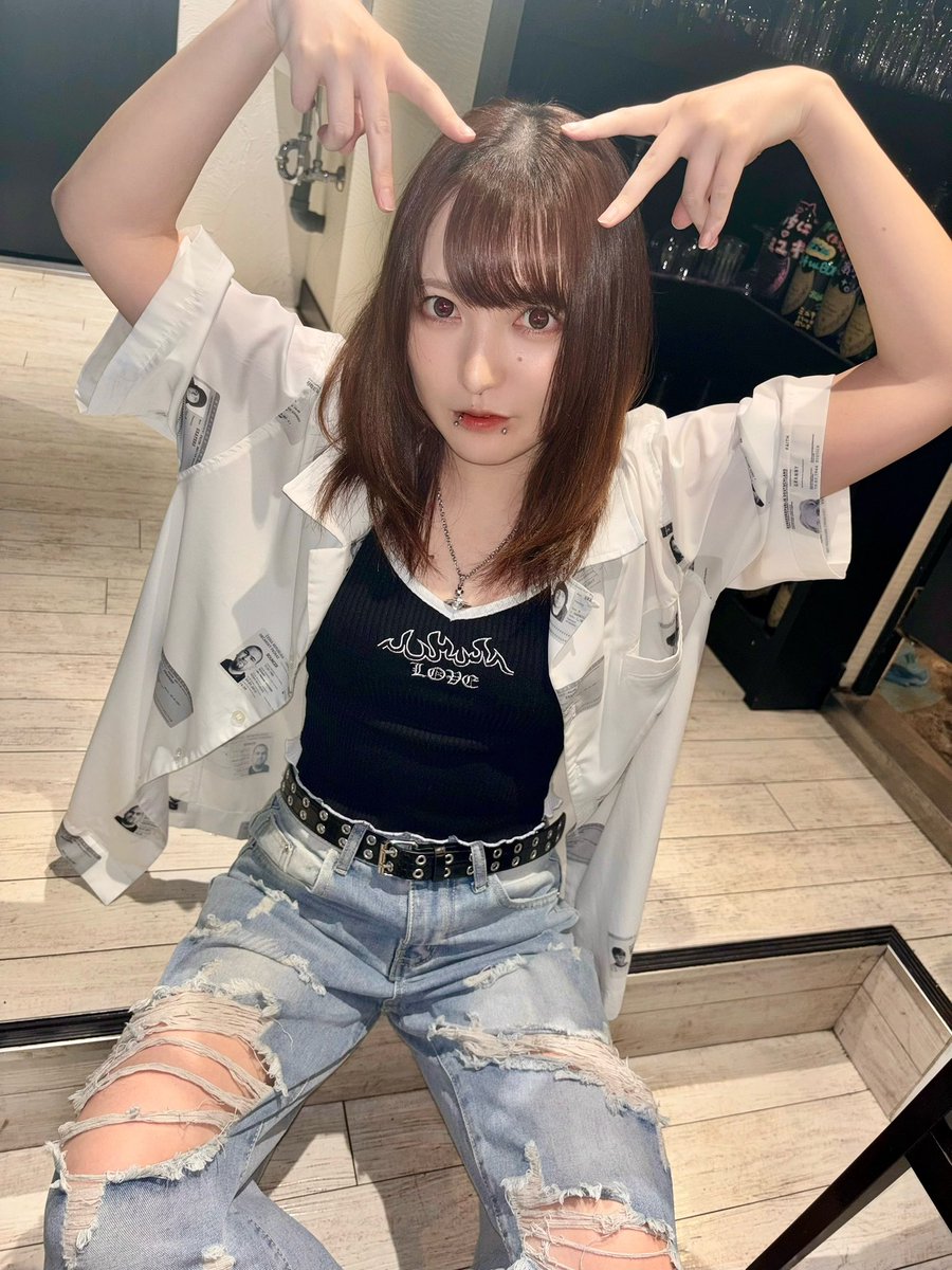 loki_afilia's tweet photo. ドリンク、チェキありがとうございました～✌️
つぎは21日です(BLUEEGG制服)
また会いましょ～ https://t.co/MuzbkUScP2