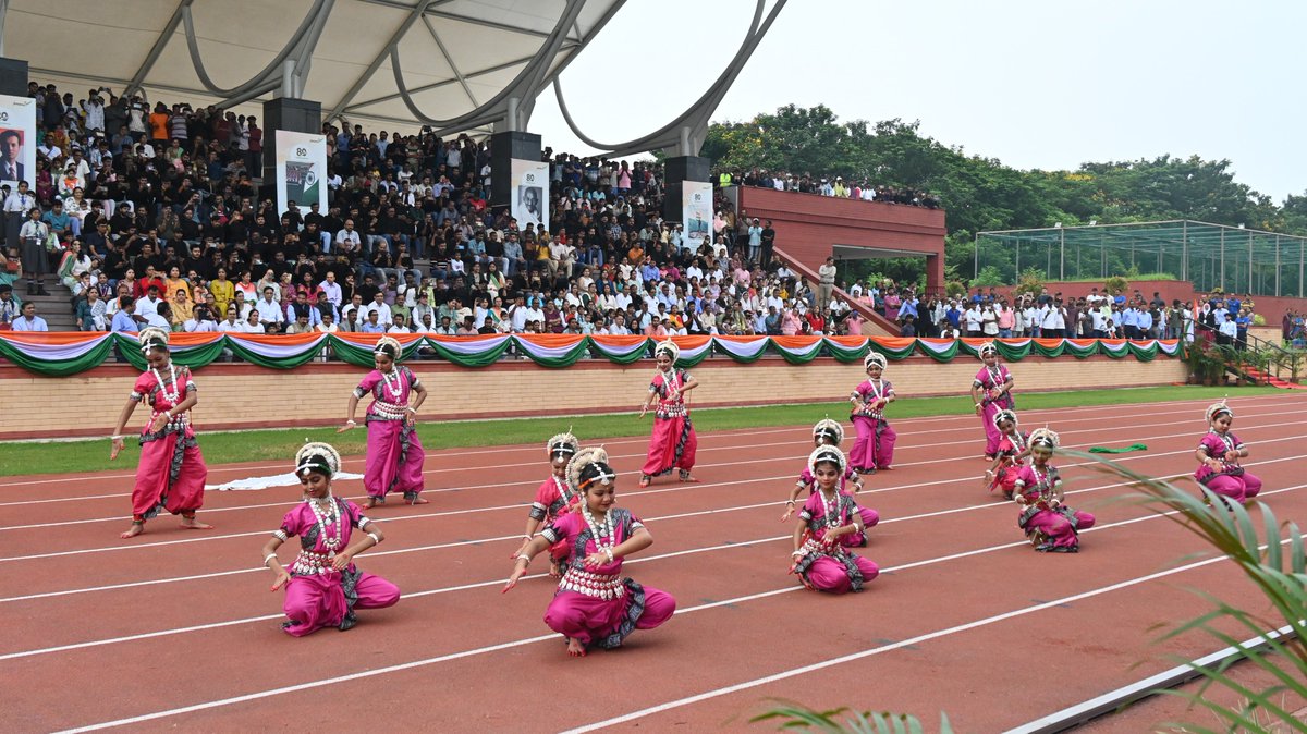 opjsangul's tweet photo. The 80th Independence Day was celebrated with patriotic fervour at @opjsangul, with a vibrant Prabhat Pheri, inspiring students' speeches recalling our Hon’ble Chairman Shri @MPNaveenJindal Sir's struggle for the dignified and rightful display of the National Flag and highlighting the Tricolour as a symbol of freedom, unity and sacrifice. @JindalSteel_In @JindalFndn #HarGharTiranga