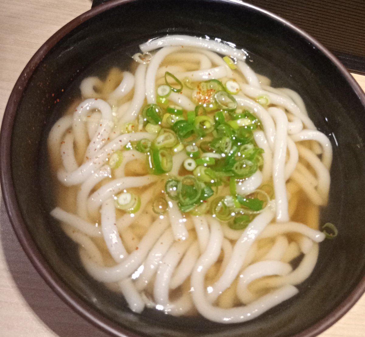 mugen_planet's tweet photo. 駅の立ち食いうどん好きなんですよね
ふわふわつるつる
やっぱ麺はこれでないと…！ https://t.co/Be3pL0mUHe