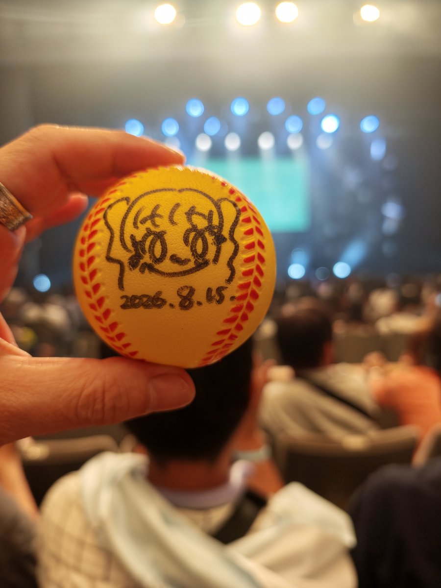 Yukimasa_ginga's tweet photo. #よよよちゃん 
#忘れっぽい天使 
#単独初ライブ 
#ものまね単独ライブ 
第一部お疲れ様でした。
めちゃくちゃ楽しかった！
5個限定のサインボール
まさかのゲット。
膝の上に飛んできた（笑）
ありがとうごさいます。 https://t.co/EYVW6w7wJh