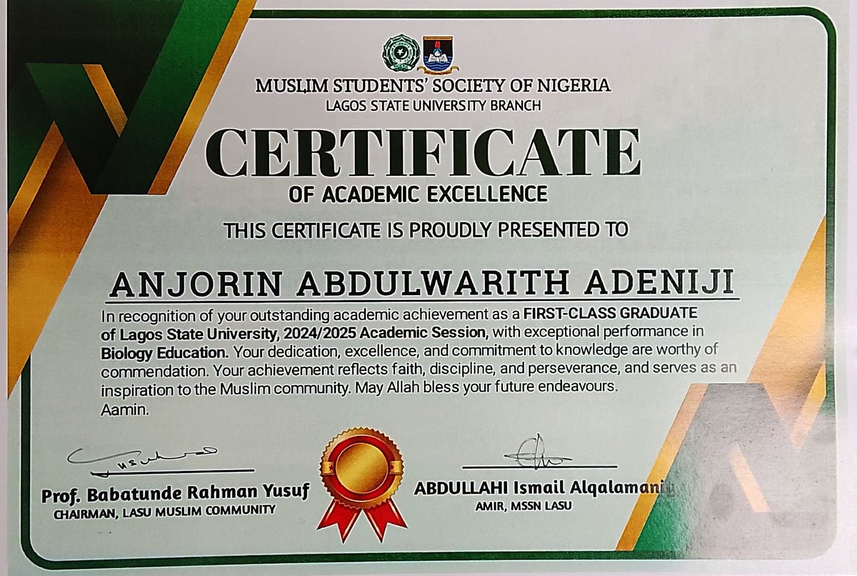 Hardheynhiyi's tweet photo. Alhamdulillah! 🥹🎓🥇

Yesterday, I was honoured by MSSN LASU as a First Class Graduate.

First Class Graduate. Alhamdulillah for everything. 🤲🏽❤️

#LASU #FirstClassGraduate https://t.co/8bv2Gnajfy