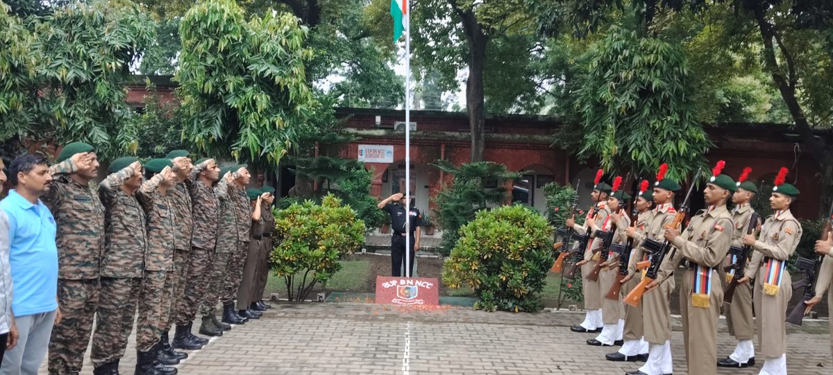 AligarhGp's tweet photo. 🚩 "Har Ghar Tiranga, Har Dil Tiranga — Freedom’s Flame, Burning Bright!" 🇮🇳✨
Cadets of 8 UP Bn NCC, Aligarh celebrated the 80th Independence Day with immense pride, high energy, and deep patriotic fervor today! 🚩✨
📍 Key Highlights:
• Ceremonial Flag Hoisting across all affiliated colleges 🏫🇮🇳
• Energetic & captivating Tiranga Rally marching through Aligarh 🏃‍♂️🥁
• Flag Hoisting & Guard of Honor at the Battalion HQ 🫡🚩
Spreading the message of love for the Motherland, respect for the Tricolor, and keeping the spirit of Nation First alive in every heart! 🇮🇳🔥
#IndependenceDay #8UPBnNCC #Aligarh #HarGharTiranga #TirangaRally #NCCIndia #YouthPower #NationFirst #JaiHind 🇮🇳🫡