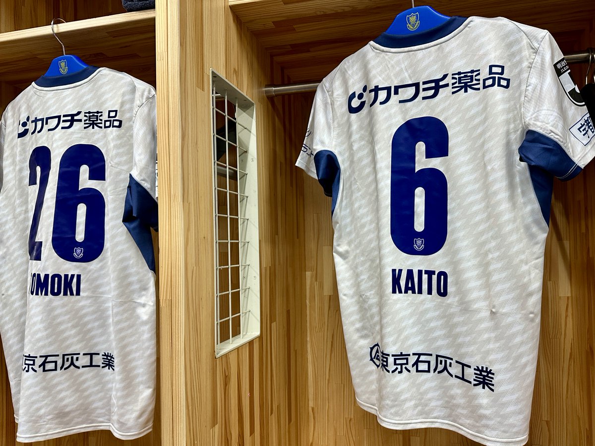 tochigisc's tweet photo. 【8/15熊本戦】
🟨 𝑳𝑶𝑪𝑲𝑬𝑹 𝑹𝑶𝑶𝑴 🟦

今日は2ndユニフォームで戦います!!!
#田代琉我 選手 #阿部海斗 選手は古巣対戦❤️‍🔥

#全員戦力 #栃木ＳＣ https://t.co/NLK2sQV67o