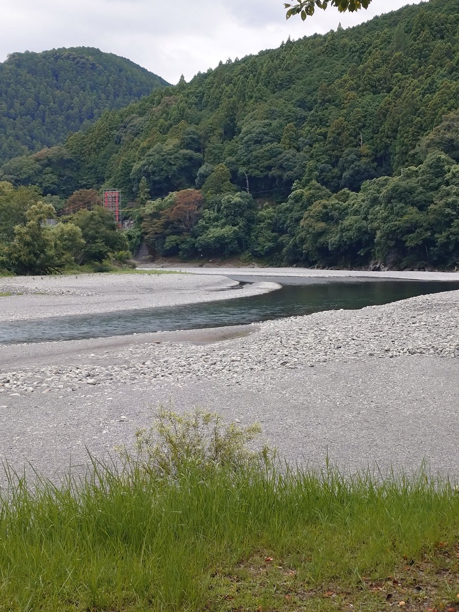 ryu_0109's tweet photo. 東京に帰る前に天竜川のほとりで休憩 https://t.co/yXQPFBmGUC
