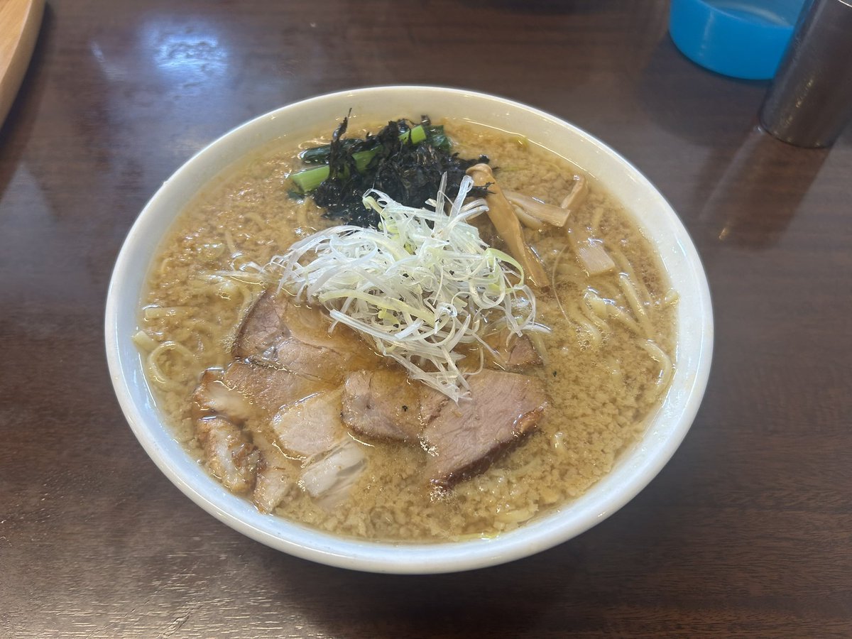 TOQNAGA's tweet photo. 久しぶりのお休み
家族で墓参りをしてかランチ
麺や真登で背脂生姜醤油ラーメン大盛を
息子とシェア
真登はラーメンの美味しさはモチロン
子供用の椅子があって接客も良いから
家族で行きやすよね
ごちそうさまでした https://t.co/suHMLbdtqL