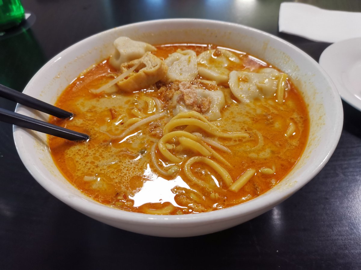 SharonBordo's tweet photo. The perfect meal during winter to me is a nice bowl of dumpling laksa <3 https://t.co/S27w2zM8p6