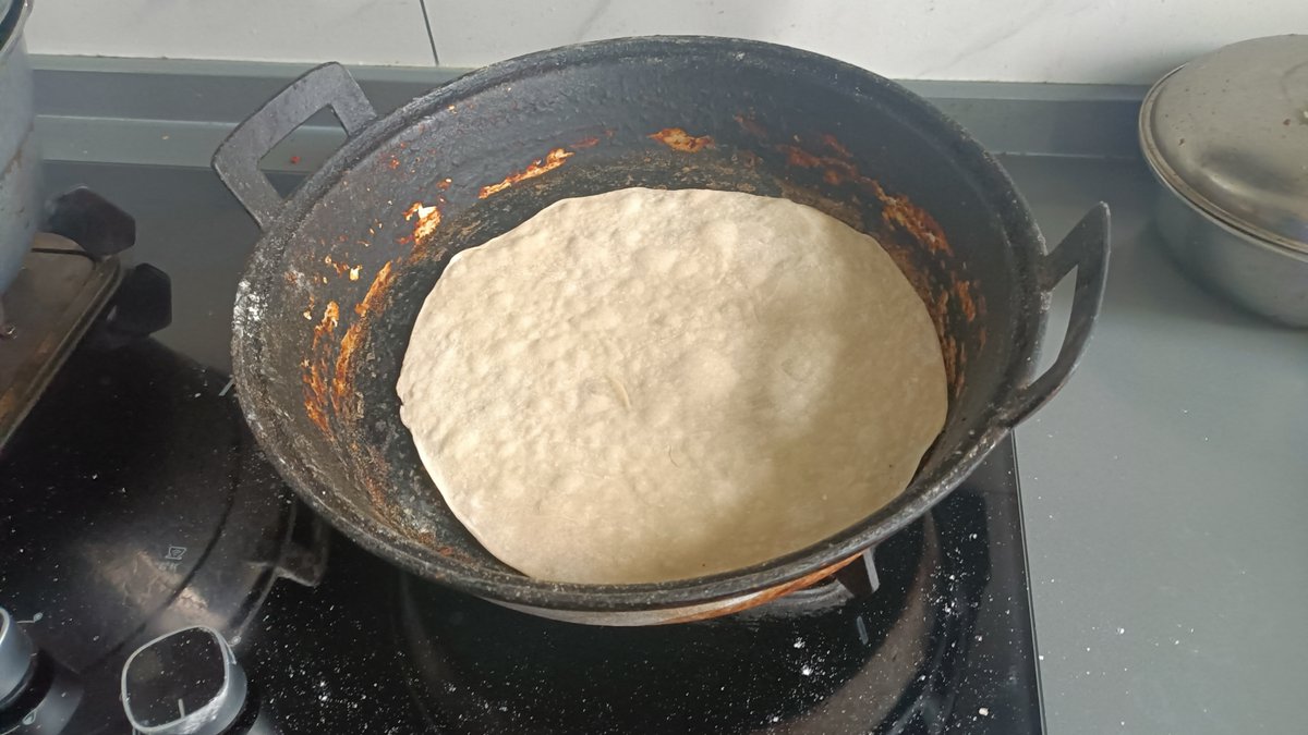 pakarepayetv's tweet photo. Had the coziest Sunday baking sourdough u0026 chocolate chip cookies  Kneading flour dust, warm ovens, and all the little sweet wins—best weekend vibe!， https://t.co/NwfrSqFaqU