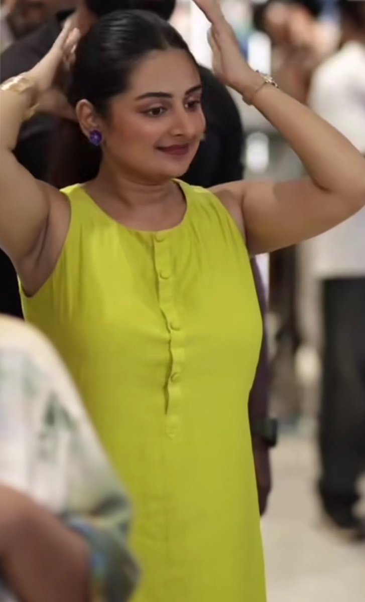 MalayalamC3n's tweet photo. Esther 🔥🔥 https://t.co/NmqKvhCsVO