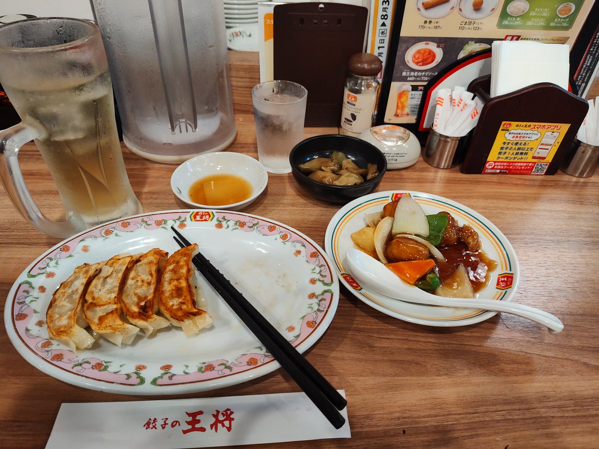 you3diet's tweet photo. 今日はIKUOさんのLIVEに来たよー
開場まで時間あるのでごはん。
すっごく王将の酢豚が食べたくて、ハイボールとのちょい飲みセット✨️
餃子がついてると思ってなくて、今、冷汗かいてる💦
酢豚とハイボールだけだと思ってて、追加でジャストサイズの餃子頼んでて、慌ててキャンセルしたよ。 https://t.co/9EMkImF3Lo
