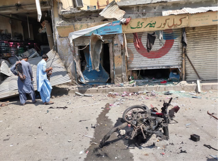 sumanbaloch31's tweet photo. Terrorists targeted innocent civilians in Turbat’s main bazaar by carrying out a powerful blast using a motorcycle laden with explosives, leaving 10 Baloch civilians seriously injured.  This cowardly act by the terrorists once again proves that their objective is not a war 1/3 https://t.co/ZxS4qcAYCK