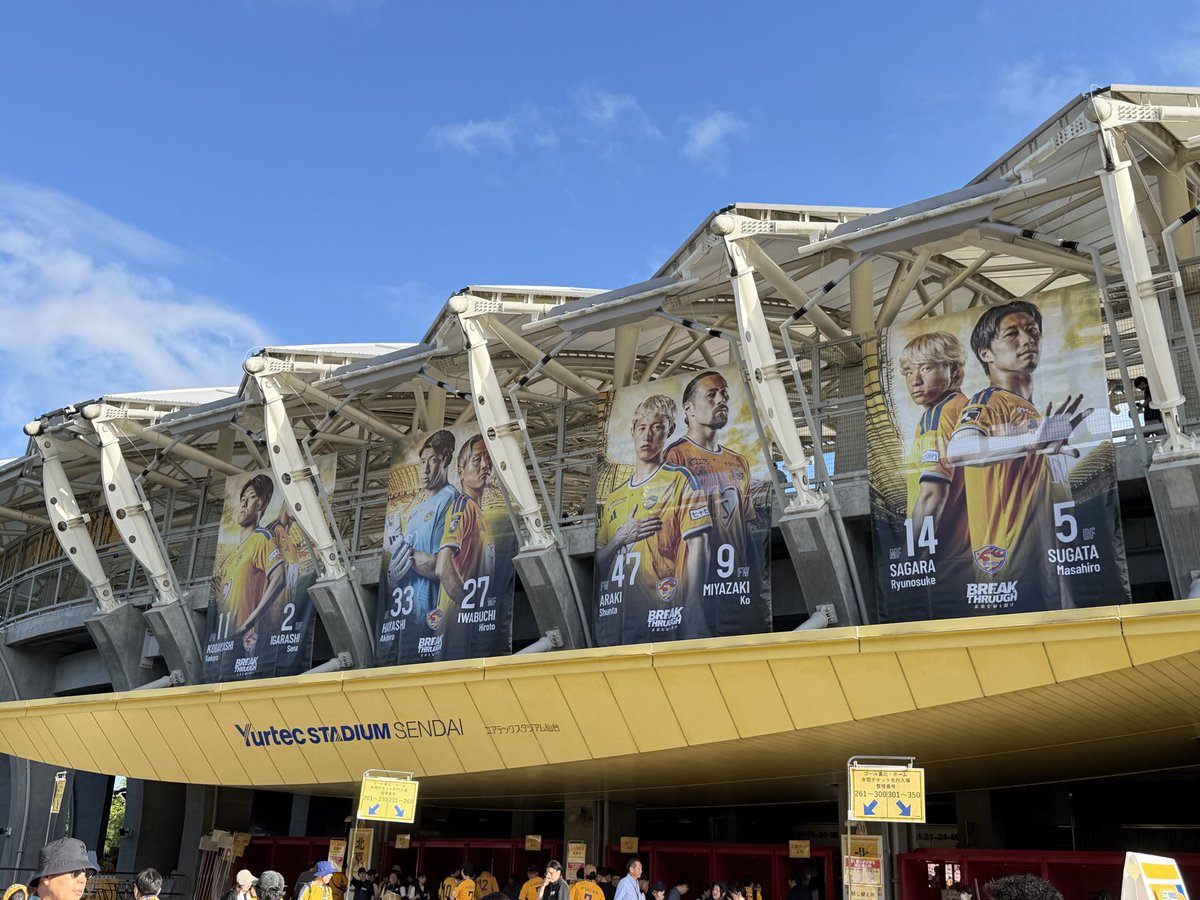 KNT_MUR's tweet photo. ベガルタ仙台、今シーズン初観戦です！
百年構想リーグ プレーオフ決勝戦以来のユアスタの中に入れてお盆期間なだけに実家に行くより実家に帰って来たような気持ちを感じています😄
ホーム開幕戦、勝利の瞬間を現地観戦で見届けます！！ https://t.co/oNVCrBcR2p
