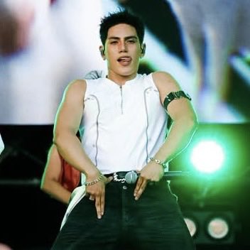 air_danss's tweet photo. ‘tong kentell parang may sariling choreo eh ‘no? 😋 https://t.co/bPLnivXpE3