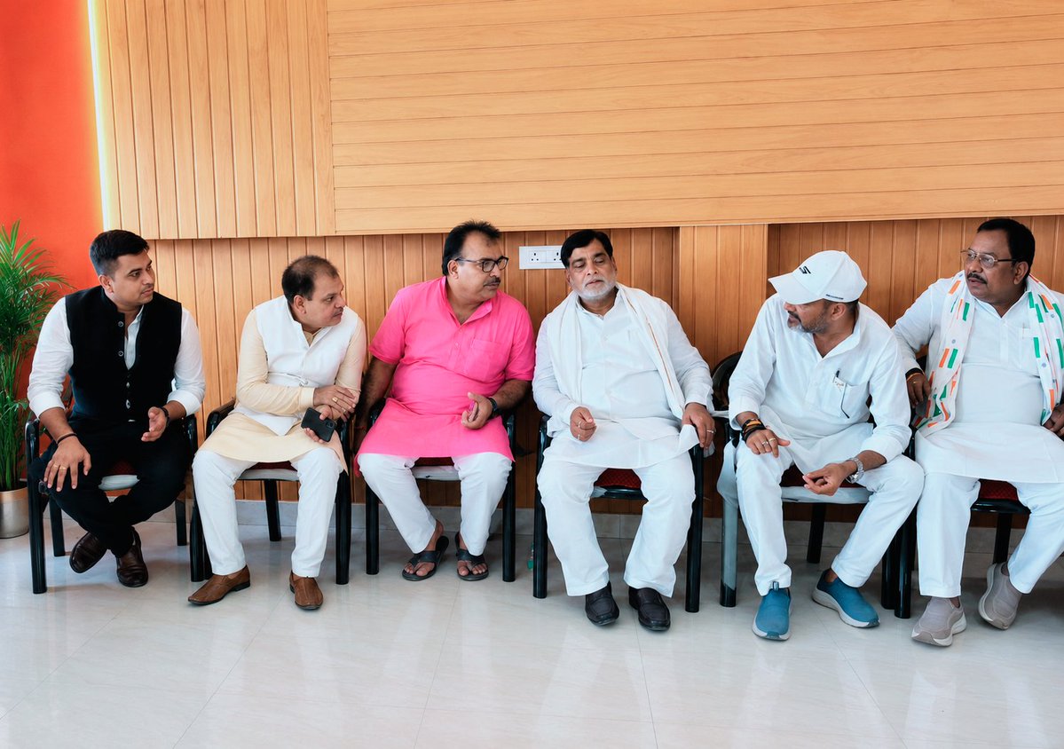 Sanjaybgsbjp's tweet photo. आज #80वें #स्वतंत्रता_दिवस के पावन अवसर पर बेगूसराय जिला भाजपा कार्यालय में राष्ट्रध्वज झंडोतोलन कार्यक्रम में बिहार के सहकारिता विभाग एवं बेगूसराय के प्रभारी मंत्री माननीय श्री @ramkripalmp जी एवं जिलाध्यक्ष श्री #RajeevKumarVerma जी के साथ शामिल होकर राष्ट्रध्वज को नमन किया एवं सभी को स्वतंत्रता दिवस की हार्दिक शुभकामनाएँ दीं।

🇮🇳 जय हिंद! वंदे मातरम्! 🇮🇳

@BJP4India @BJP4Bihar